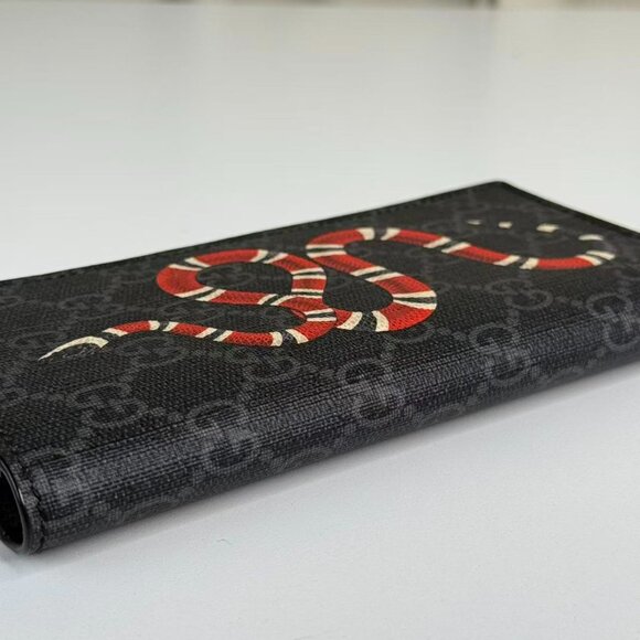 Gucci GG Logo Supreme Wallet with Iconic Red Snake Design - Picture 7 of 9
